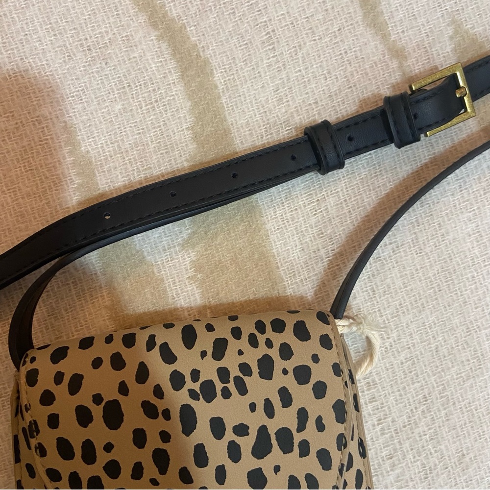 Purse crossbody. Adjustable strap. Like new - Picture 5 of 7
